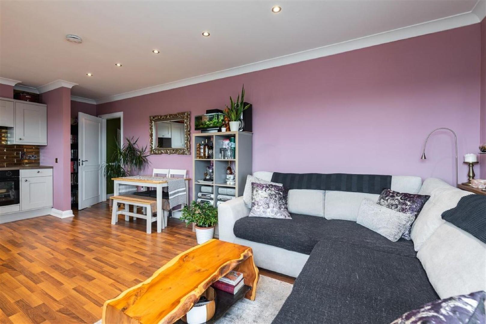 Flat Isaac Apartment London